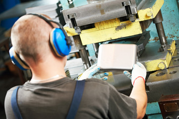 Sheet metal processing on hydraulic punch press