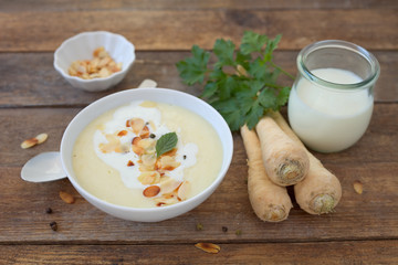 Petersilienwurzel-Suppe