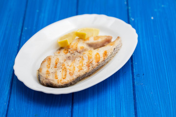 grilled fish with lemon