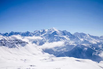 Foto op Plexiglas Mont Blanc Vue de la chaîne du Mont Blanc enneigée dans les Alpes françaises avec beau temps
