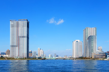 Fototapeta premium Kanał Harumi i drapacze chmur