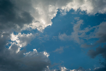 Fototapeta na wymiar Ciel nuageux, Villenave d'Ornon, Gironde, FRANCE, 22 juin 2018.
