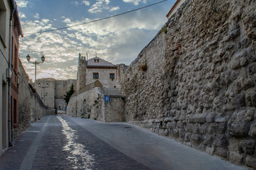 Fototapeta na wymiar view of one street of cuellar in the province of Segovia