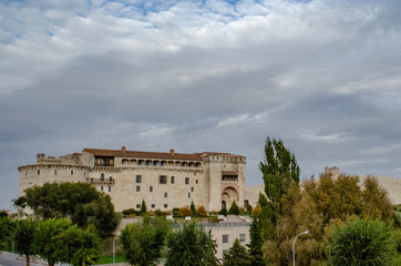 Fototapeta na wymiar views of the castle of cuellar in the province of Segovia