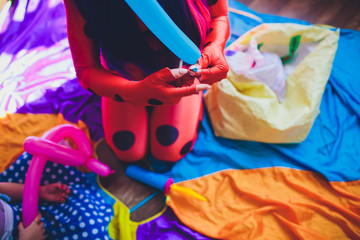 animator for children inflates long balls