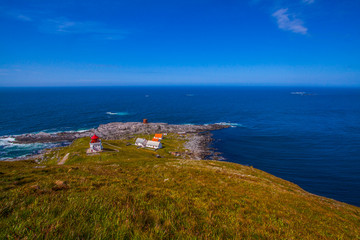 Latarnia morska na wyspie runde - wyspa w norwegi