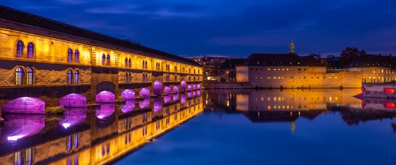 Fototapeta na wymiar Ponts couverts barrage Vauban in Strasbourg petite France