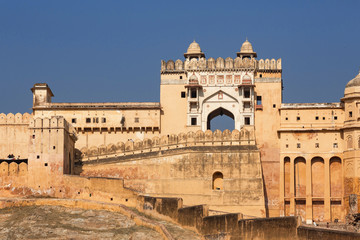 Fototapeta premium Gate and details of Amber Fort on the outskirts of Jaipur, Rajasthan, India