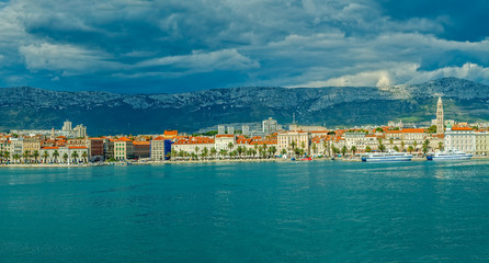 Fototapeta na wymiar Split sea side