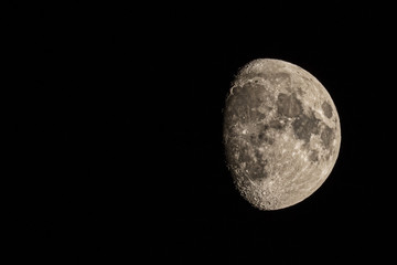 Obraz premium Der Mond mit goldenem Henkel