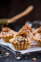 Small cupcakes with toffee caramel and walnuts