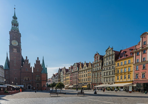 Breslau – Rathaus mit Rathausturm und Gründerzeithäusern am Rynek