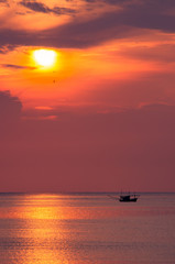 Fototapeta na wymiar Scenic view of beautiful sunset above the sea