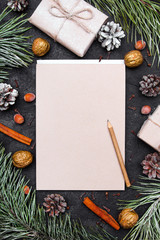 Tło na Boże Narodzenie  z pustą kartka papieru otoczoną świątecznymi dekoracjami. Miejsce na tekst. List do Mikołaja lub Świąteczna lista zakupów - obrazy, fototapety, plakaty