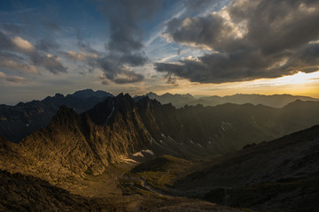 Zachód słońca widoczny z Lodowej Przełęczy ,Wysokie Tatry.