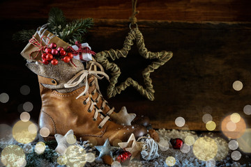 Nikolaus -  Rustikaler Hintergrund mit Stiefel und Geschenk