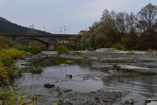 old stone bridge in autumn
