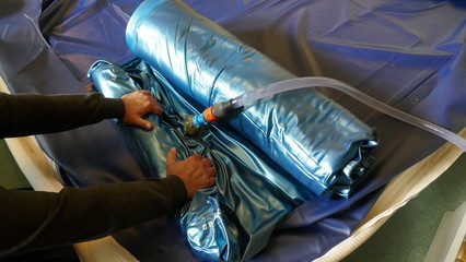 Emptying and dismantling a PVC waterbed mattress