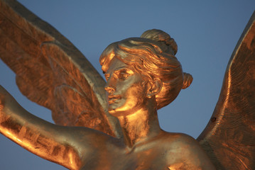 replica de la escultura del &agrave;ngel de la independencia