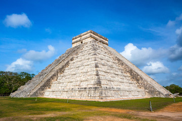 Fototapeta na wymiar The Chichen Itza Maya ruins in Yucatan Peninsula Mexico Kukulkan