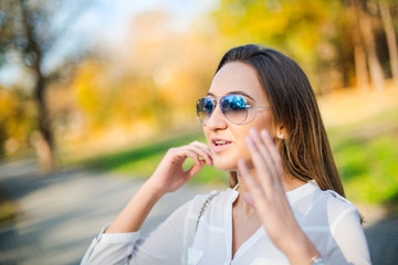 Photographing a girl during autumn with a blurred background