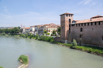 Fototapeta premium Castelvecchio Bridge fortified bridge in Veron on Adige River, historic place