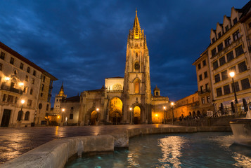 Catedral en El Centro de Oviedo, Asturias © Sergio Martínez