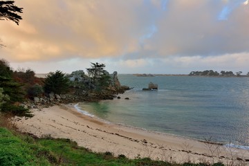 Paysage de Bretagne en soirée à Port-Blanc Penvénan