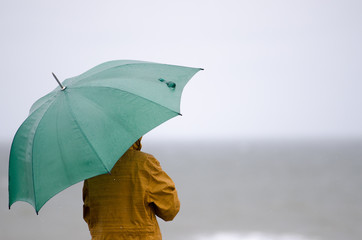 peoble with umbrella with strong weather 