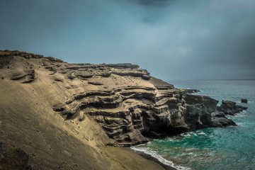 Fototapeta na wymiar Hawaiian green sand beach
