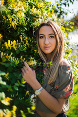 Photographing a girl during autumn with a blurred background