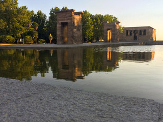 an afternoon with reflection in the temple