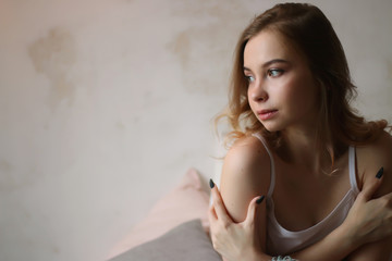 Naklejka premium portrait beautyfull girl in beige tone with soft light