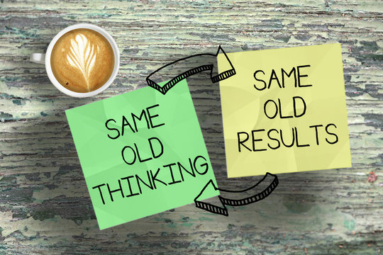 The same old results consequence of old same thinking, motivational quotes on adhesive notes with feedback arrows on wooden table