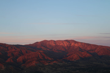 Naklejka premium The Pink Moment in Ojai Mountains 