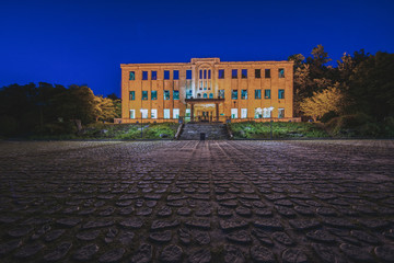 Night view building of Used as the headquarters of the Labor Party until the break of the Korean War.