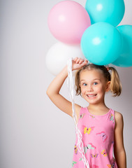Fototapeta na wymiar beautiful little girl and bright balloons