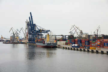 Fototapeta na wymiar port Gdynia