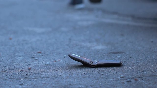 Man accidentally dropping purse, absent-mindedness, loss of money and documents