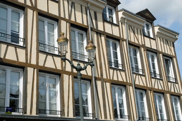 Ville d'Epernay, façade à colombages et réverbère, département de la Marne, France