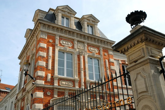 Ville d'Epernay, lycée Sainte-Marie, grille d'entrée, département de la Marne, France	