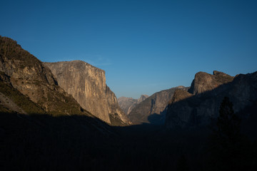 Naklejka premium View of Yosemite Valley from Tunnel Point in Yosemite National Park in California