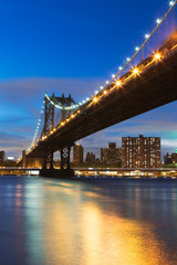 Fototapeta na wymiar Manhattan Bridge at night