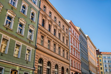 Fototapeta na wymiar Prag, Sanierte Häuserzeile