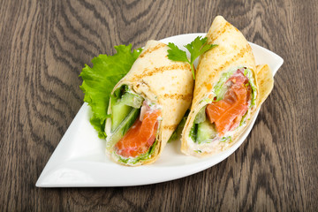 Salmon bread roll