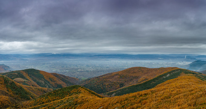 Panorámica de El Bierzo y la ciudad de Ponferrada desde lo alto de las montañas.