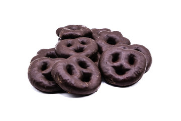 Schokoladenbrezeln und Schokoladensterne Lebkuchen isoliert freigestellt auf weißem Hintergrund