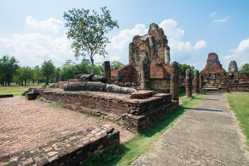 Fototapeta na wymiar Sukhothai Historical Park, Wat Phra Phai Luang, Sukhothai Thailand