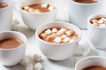Keuken spatwand met foto hot chocolate drinks in white cup © shersor