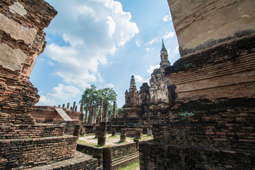 Fototapeta premium Wat Mahathat Temple in Sukhothai historical park, Thailand
